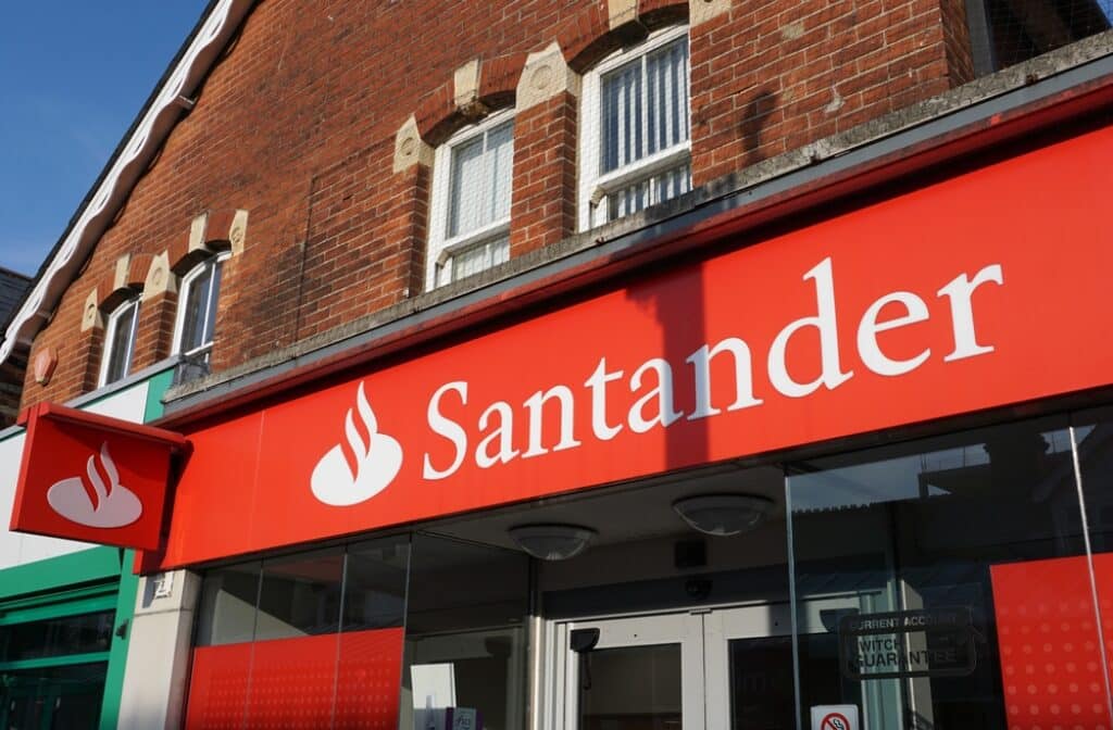 Santander launches online personal pension with cashback